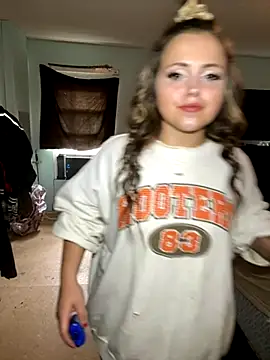 JuicyExxxperience online show from September 25, 2025, 5:27 pm