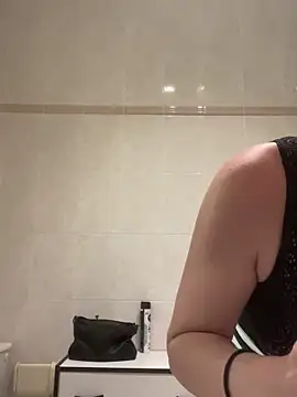 BrumeLove online show from April 21, 2026, 2:01 pm