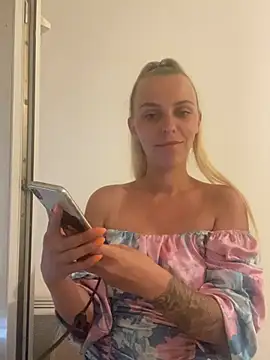 BrumeLove online show from July 6, 2026, 7:27 pm