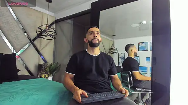 Yiyo10  online show from April 7, 2026, 3:40 am