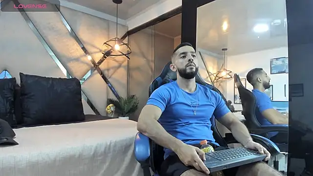 Yiyo10  online show from April 24, 2026, 4:26 am