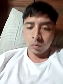 Snapshot of Tuslabios chatting on July 19, 2026, 4:16 am Tuslabios online show from July 19, 2026, 4:16 am