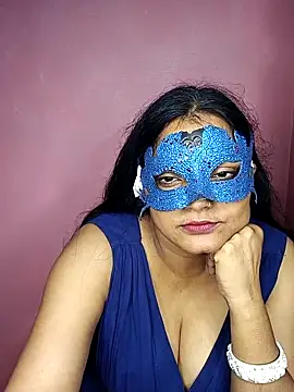 MEERAcle online show from October 7, 2025, 7:44 pm