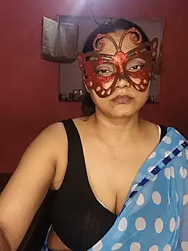 Snapshot of MEERAcle chatting on July 5, 2026, 4:25 pm MEERAcle online show from July 5, 2026, 4:25 pm