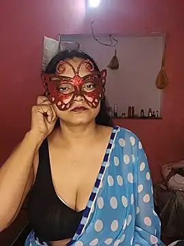 Snapshot of MEERAcle chatting on July 6, 2026, 5:15 am MEERAcle online show from July 6, 2026, 5:15 am