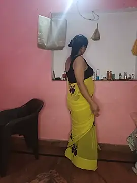 Snapshot of MEERAcle chatting on July 6, 2026, 3:03 pm MEERAcle online show from July 6, 2026, 3:03 pm