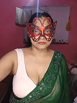 Snapshot of MEERAcle chatting on July 7, 2026, 3:49 pm MEERAcle online show from July 7, 2026, 3:49 pm