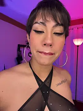 ZahaRose online show from December 5, 2025, 6:44 am