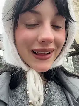 Only April online show from September 20, 2025, 2:07 pm