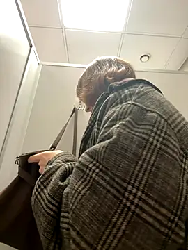 Only April online show from October 26, 2025, 9:04 am