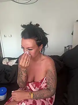 BELLABLACKXUK online show from June 28, 2026, 8:53 am