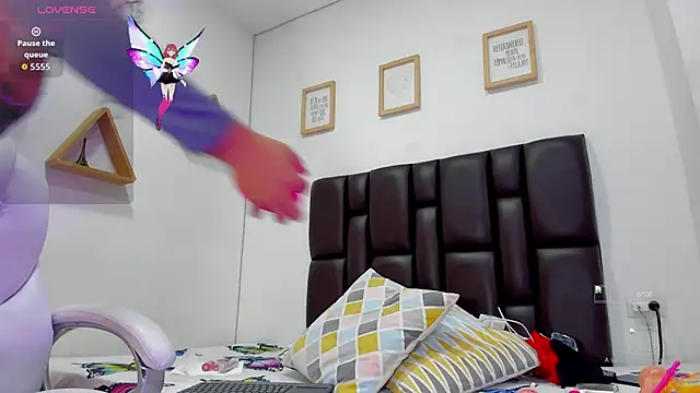 miiarod online show from October 22, 2025, 7:46 pm