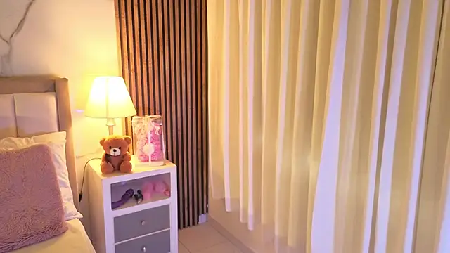 LunaRosse  online show from October 10, 2025, 12:04 pm