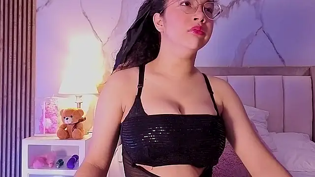 Snapshot of LunaRosse_ chatting on February 7, 2026, 12:09 pm LunaRosse online show from February 7, 2026, 12:09 pm