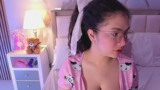 Snapshot of LunaRosse_ chatting on February 11, 2026, 11:59 am LunaRosse online show from February 11, 2026, 11:59 am