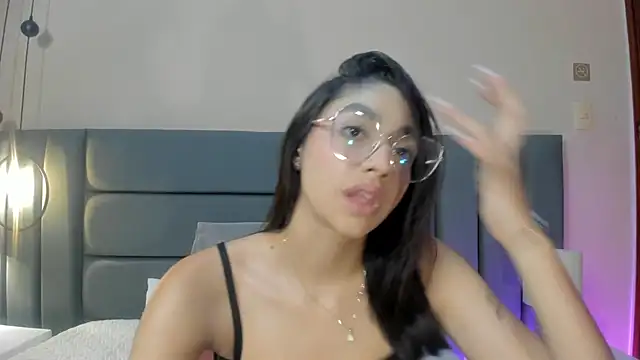 IvyJhons online show from October 4, 2025, 12:14 pm