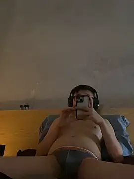 AndrewP13331 online show from September 24, 2025, 2:20 pm