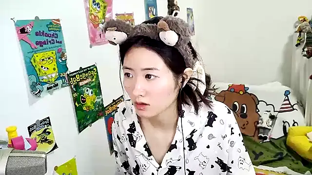 Moonlight-23 online show from October 15, 2025, 2:28 pm