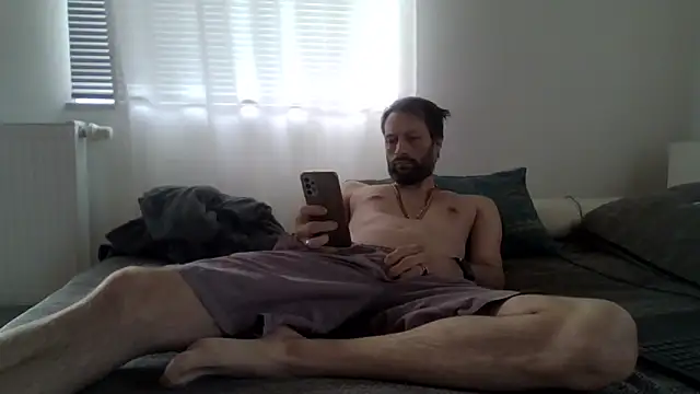 Snapshot of XLBarehengst chatting on May 8, 2026, 3:28 pm XLBarehengst online show from May 8, 2026, 3:28 pm