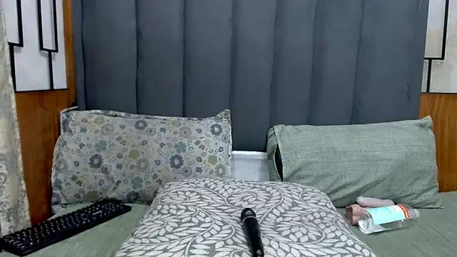 MrsMxx25 online show from April 18, 2026, 9:59 pm