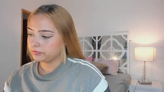 MikaelaStone online show from November 16, 2025, 12:33 pm