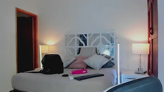 MikaelaStone online show from February 4, 2026, 12:44 pm