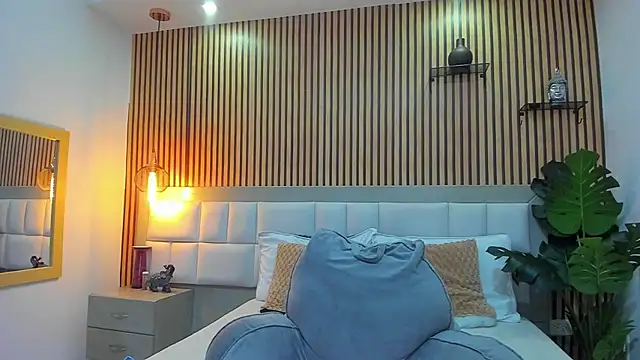 KattyBonnie online show from November 6, 2025, 7:37 pm