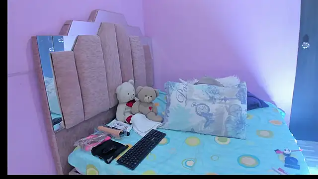 AndreaSweet2 online show from September 24, 2025, 7:28 pm