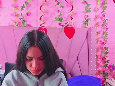 Nanis James online show from September 21, 2025, 3:08 am