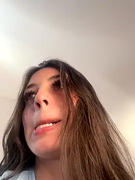 Mavii  online show from November 11, 2025, 3:23 pm