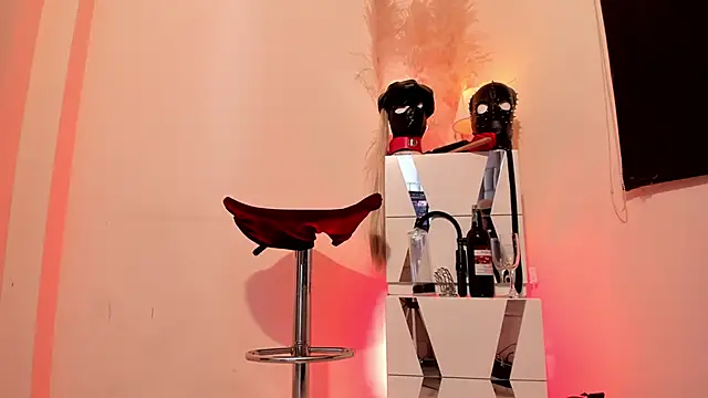 Dom venena online show from March 19, 2026, 6:23 pm