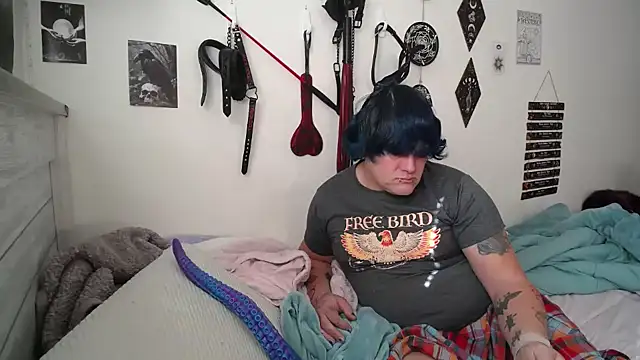 Julietserenity online show from December 4, 2025, 7:55 pm