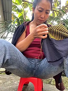 Huong-Ly online show from October 19, 2025, 1:39 am