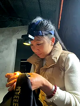 Huong-Ly online show from November 12, 2025, 1:50 am