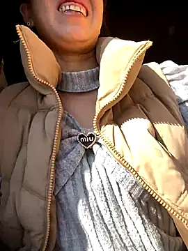 Huong-Ly online show from November 28, 2025, 1:41 am