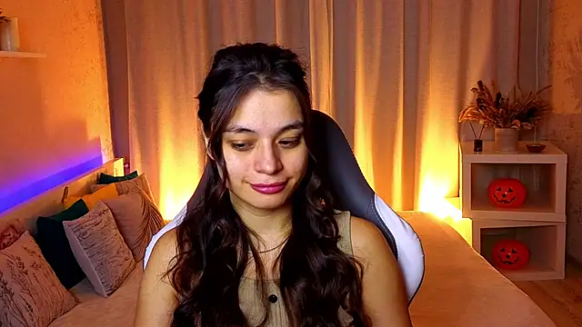 Leila Hefner online show from November 18, 2025, 3:12 am