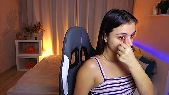 Leila Hefner online show from November 21, 2025, 3:16 am