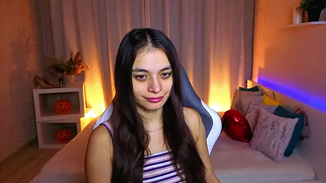 Leila Hefner online show from November 26, 2025, 3:07 am