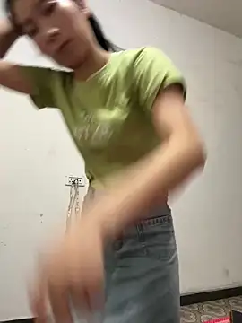 crhong666 online show from September 8, 2025, 11:26 pm