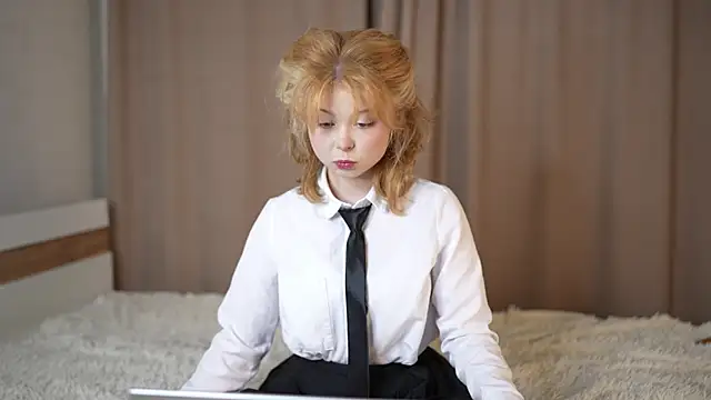 Stella Vanila online show from October 4, 2025, 1:03 am