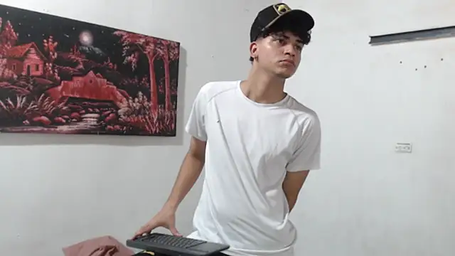 alice julls online show from September 17, 2025, 8:21 pm