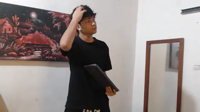 alice julls online show from November 15, 2025, 7:43 pm