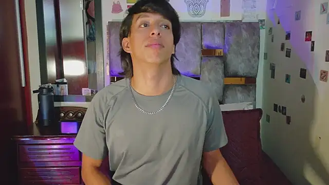 DannyPhantom555 online show from April 21, 2026, 9:28 pm