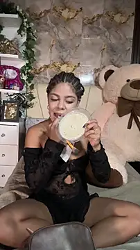 hannachris- online show from April 8, 2026, 12:43 am