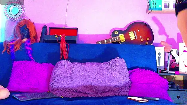 CristalRose online show from November 26, 2025, 12:11 am