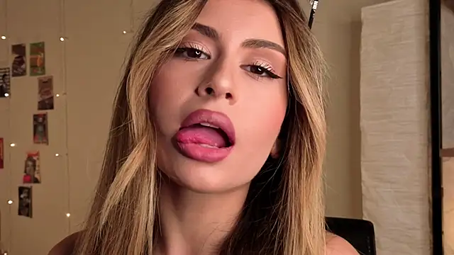 GeorginaHarn online show from October 16, 2025, 8:37 am