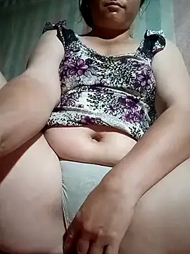 Love-Mama33 online show from April 18, 2026, 10:54 pm