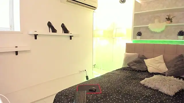 IsabelKiss online show from October 29, 2025, 6:26 am