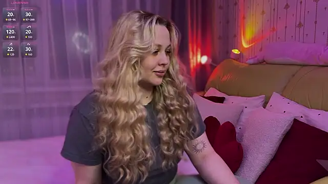 Estella Elwood online show from March 13, 2026, 2:01 pm