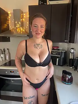 Snapshot of ManjaWinkler chatting on December 1, 2025, 8:19 am ManjaWinkler online show from December 1, 2025, 8:19 am